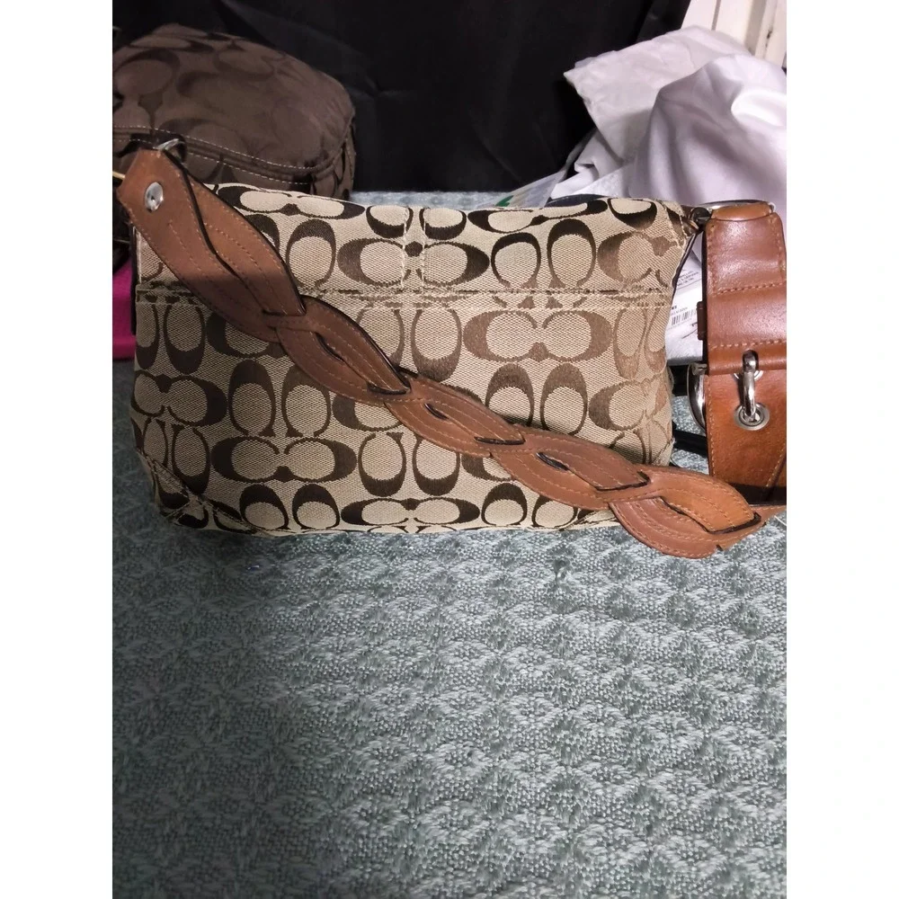 93.Coach Soho Signature shoulder bag